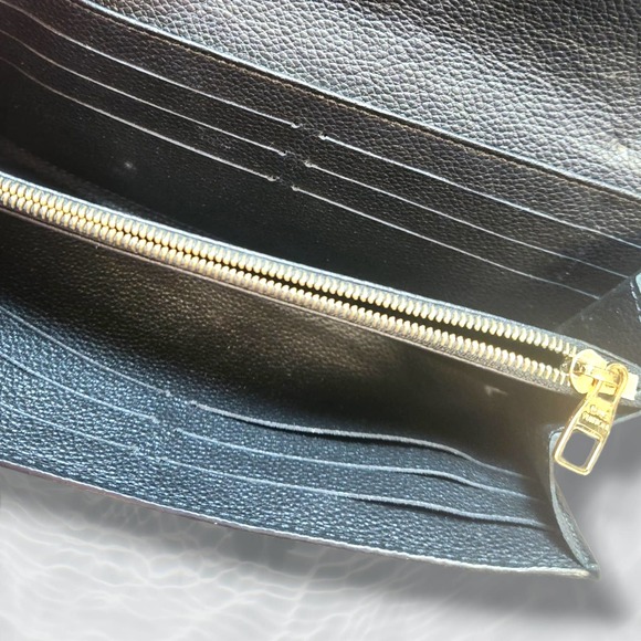 Authentic Louis Vuitton Sarah wallet - Picture 9 of 12